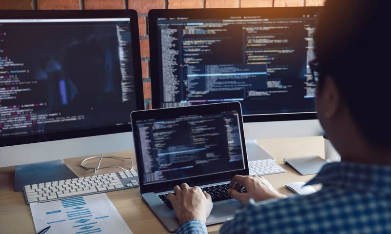 数据科学选型：R与Python如何赋能南沙区网站建设？